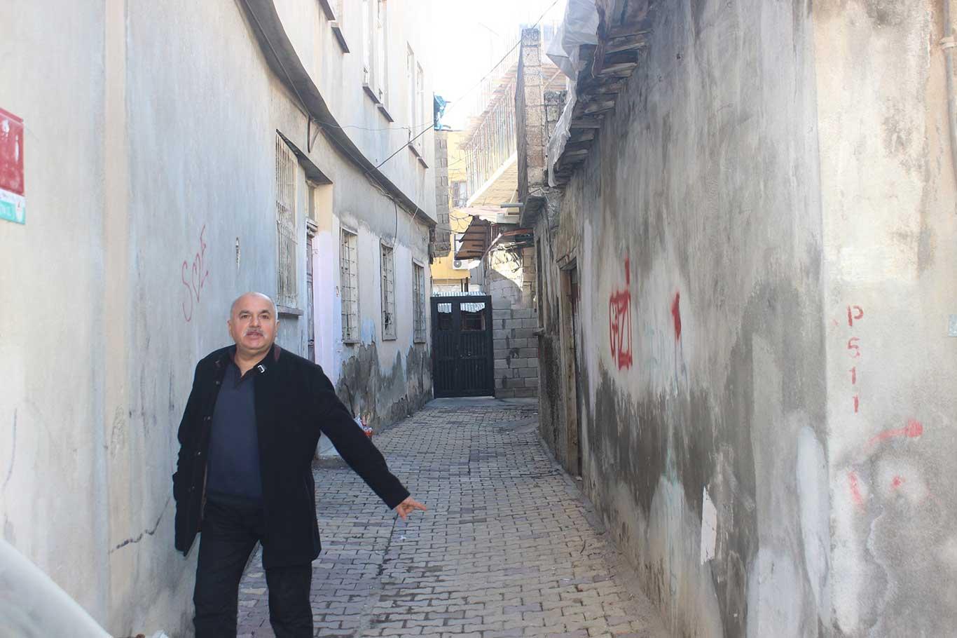 "Mahalle sakinleri yetkililerden hizmet bekliyor"